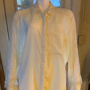 🍁Bundle 2/$35🍁Women’s Cream Lace sleeved Blouse